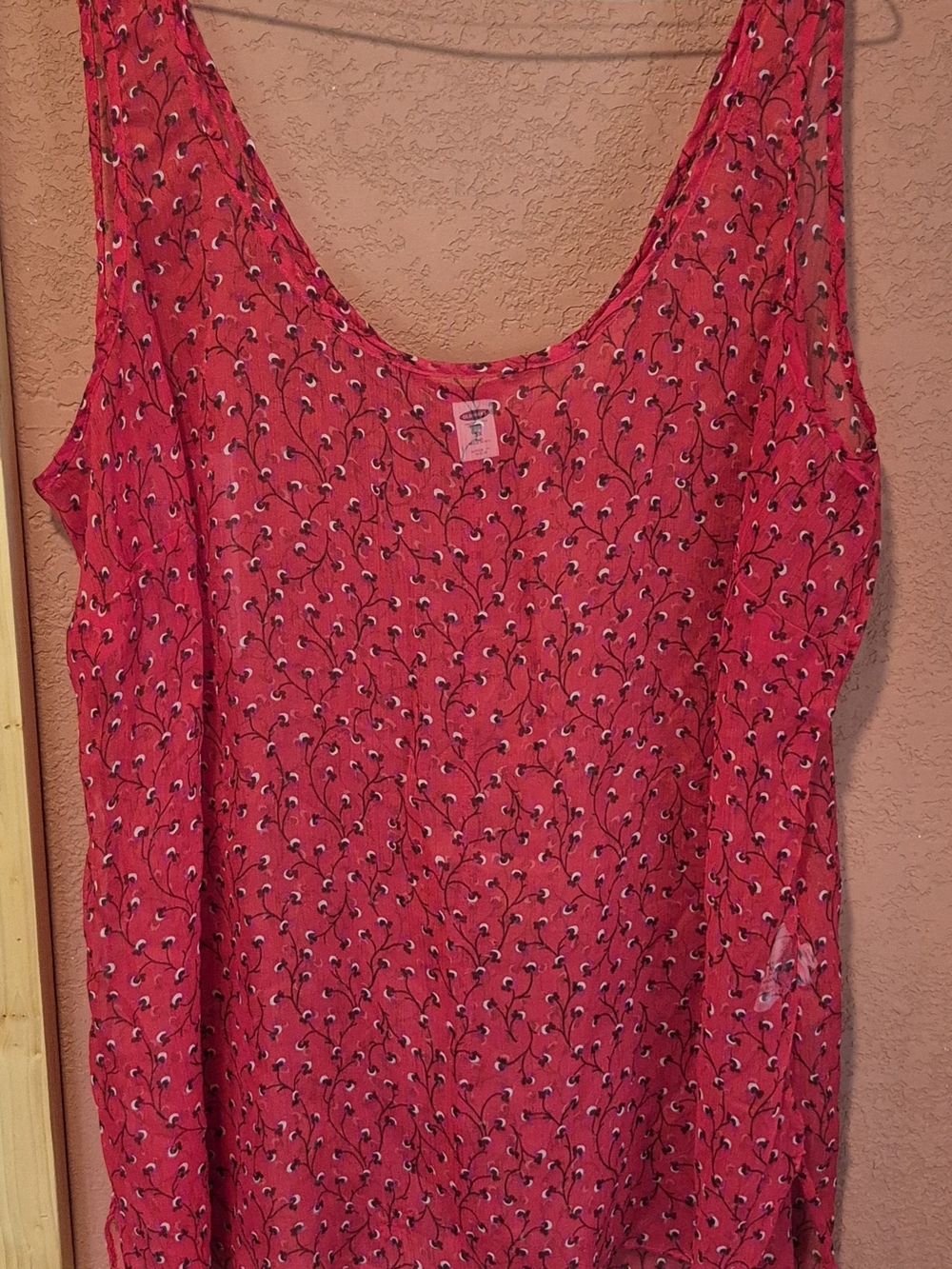 Old Navy Red-Pink Scoop Neck Tank with Vine Print